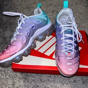 Nike, air vapormax plus.